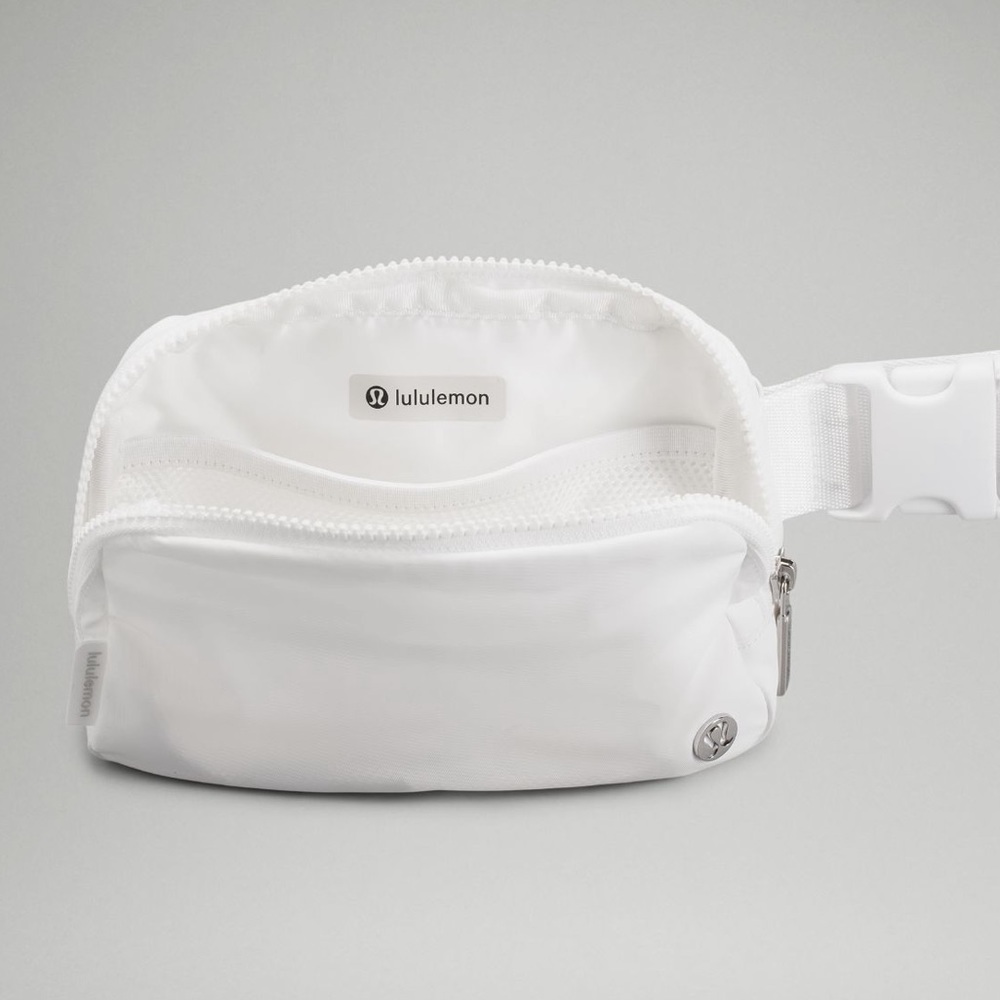 Lululemon everywhere belt bag 1L white NWT - Picture 3 of 5